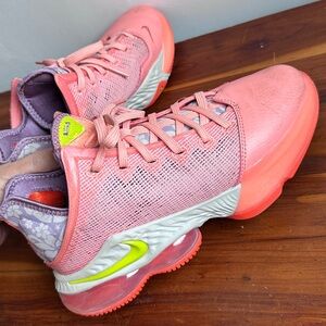 Nike LeBron 19 Low Hawaii Crimson Basketball Shoes mens size 6